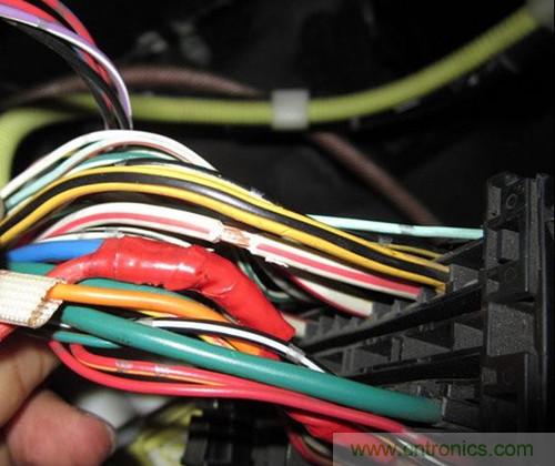 控制線25線--黃底紅條，電容器輸出線為最大的藍(lán)色線，接蓄電池正極的線為白底紅條粗線