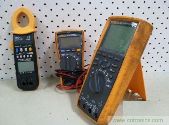 拆萬用表中的的&ldquo;蘋果&rdquo; Fluke 287