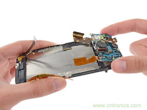 牛人強拆！新HTC One(M8)真機精密做工難修理