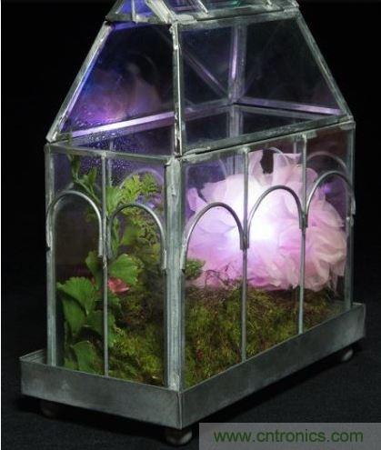 當傳感器讀到的數值低于閾值，則LED會閃爍紅光