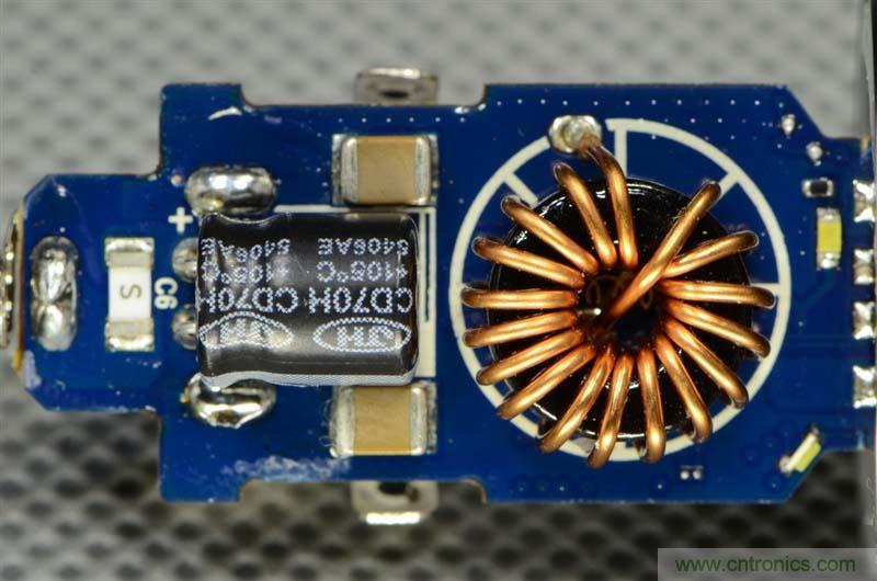 小米車載充電器拆解評(píng)測(cè)：49元能讓這枚&ldquo;子彈&rdquo;飛多遠(yuǎn)？