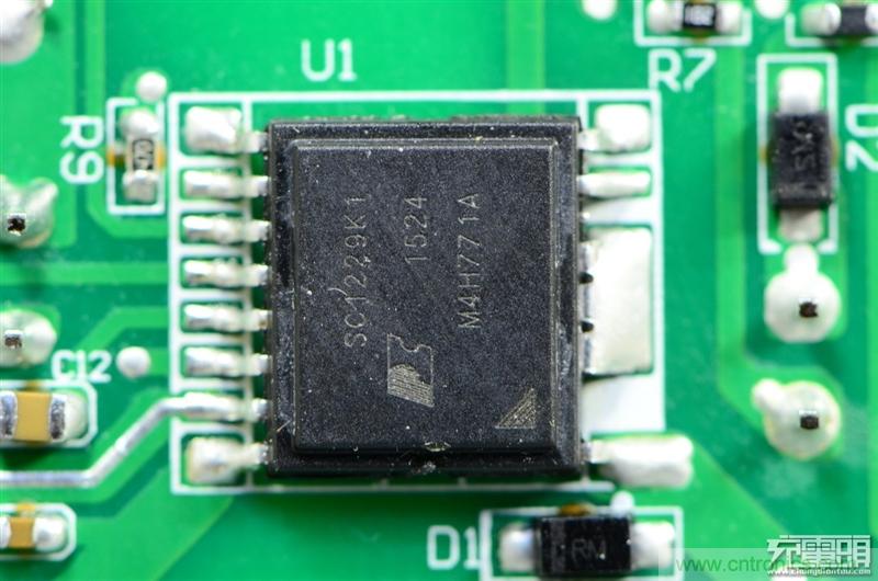 航嘉智能插線板拆解評(píng)測(cè)：看老牌機(jī)電如何&rdquo;秒殺&ldquo;后起之秀