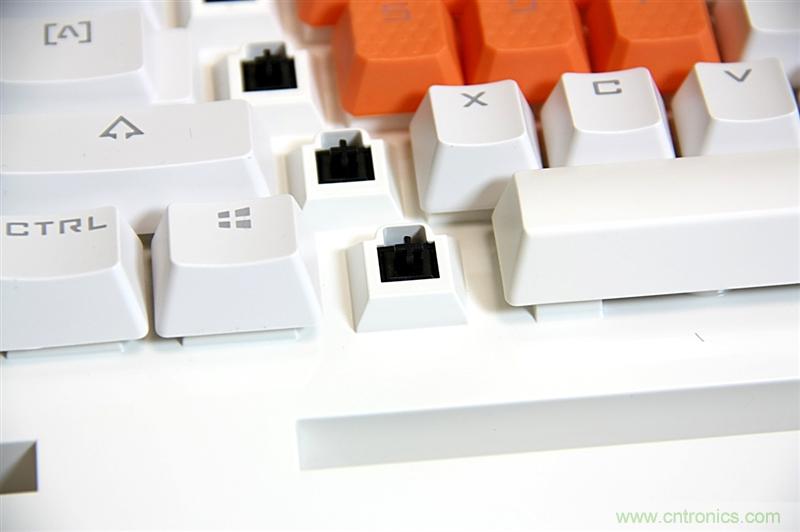 曾經(jīng)的網(wǎng)吧統(tǒng)治者&mdash;雙飛燕血手幽靈機(jī)械鍵盤，真世界最快？