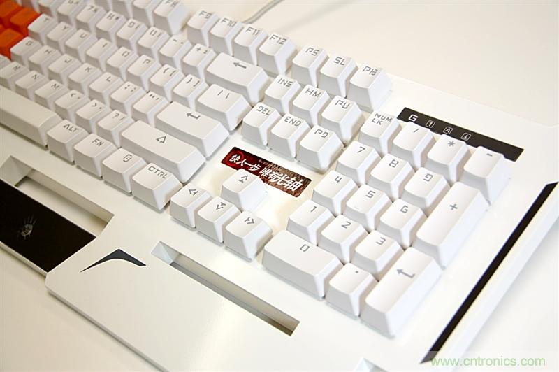 曾經(jīng)的網(wǎng)吧統(tǒng)治者&mdash;雙飛燕血手幽靈機(jī)械鍵盤，真世界最快？