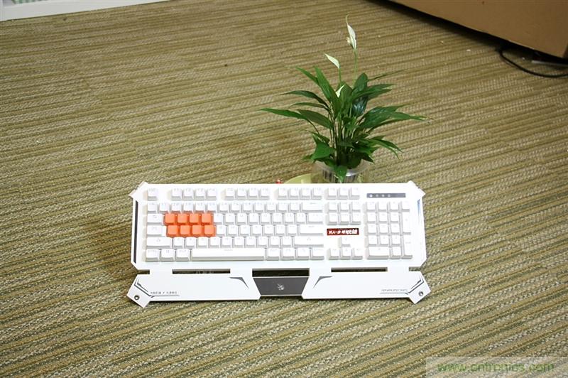 曾經(jīng)的網(wǎng)吧統(tǒng)治者&mdash;雙飛燕血手幽靈機(jī)械鍵盤，真世界最快？