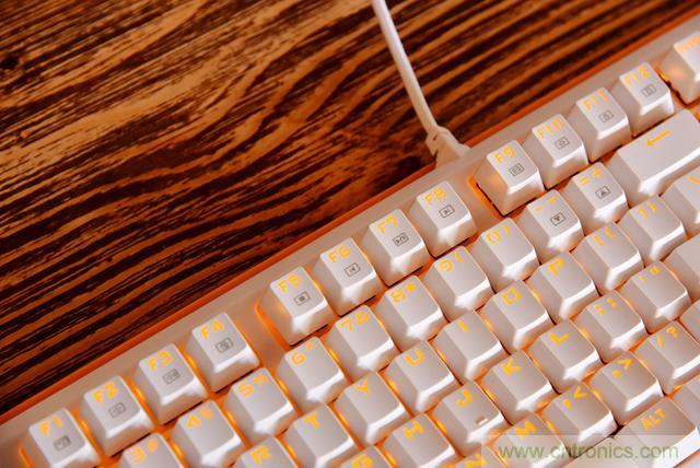 左手寫愛，右手寫他&mdash;&mdash;從此鍵盤鼠標不分家！