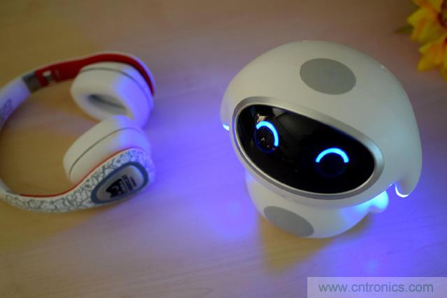 &ldquo;爸爸再不陪我，我就長大了&rdquo;&mdash;&mdash;小騰機(jī)器人