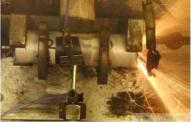 鋰離子電池安全測(cè)試解析：擠壓、針刺、短路