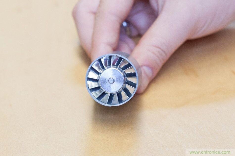 拆解戴森吹風(fēng)機(jī)：近三千元的價格貴在哪？