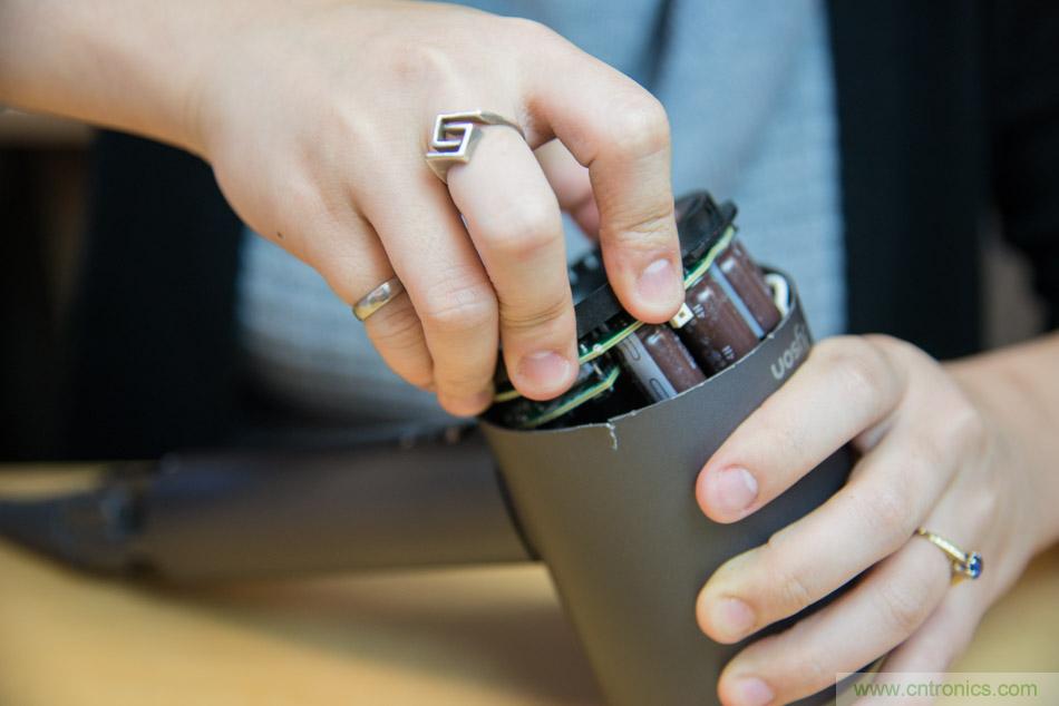 拆解戴森吹風(fēng)機(jī)：近三千元的價格貴在哪？