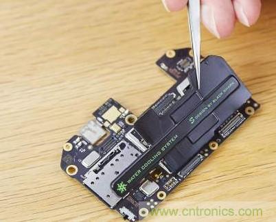 拆解黑鯊手機：多級直觸一體式液冷系統有什么門道？