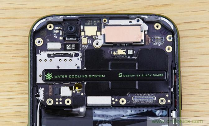 拆解黑鯊手機：多級直觸一體式液冷系統有什么門道？