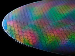 硅光技術新突破：意法半導體PIC100開啟數(shù)據(jù)中心高能效時代